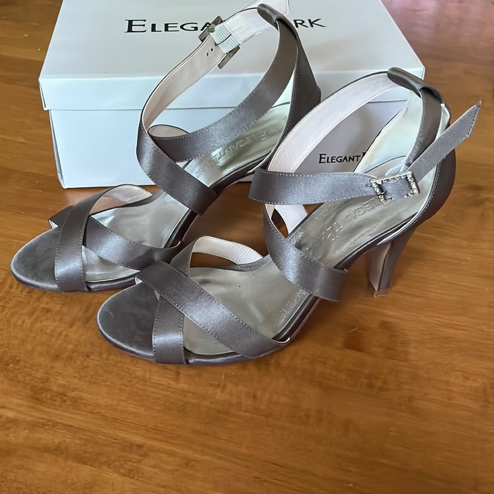 Brand: Elegant Park.        Size: 7.5.         Material: satin